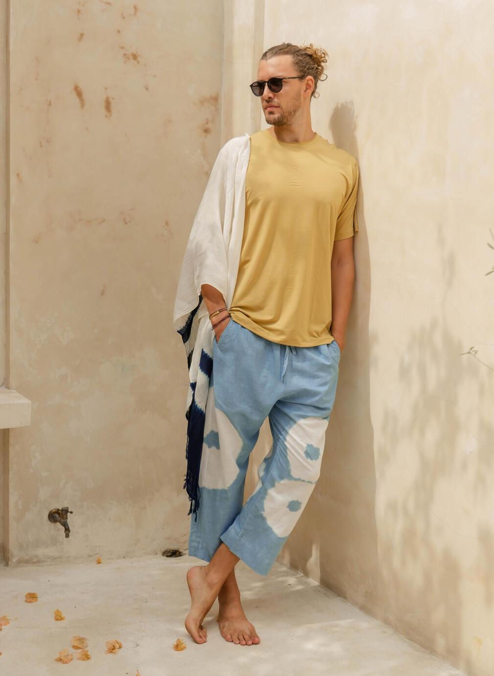 Vegan T&#39;shirt, Amlapura Drawstrings Pants and Riak Ombre Scarf